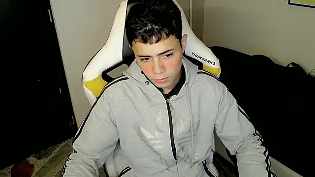 Snapshot of bby_santi chatting on October 6, 5:21 pm bby santi online show from October 6, 5:21 pm