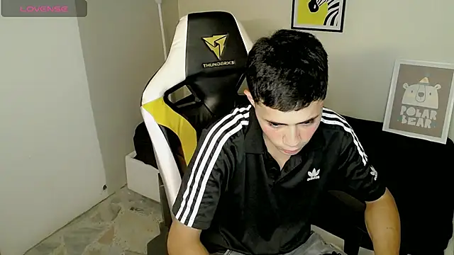 Snapshot of bby_santi chatting on October 9, 1:09 pm bby santi online show from October 9, 1:09 pm