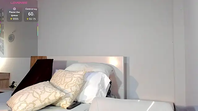 ClaraMariaMon online show from January 15, 2:54 pm