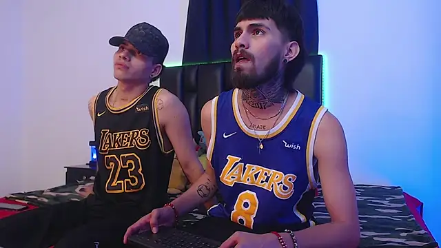 Snapshot of Brutal_Sex_Fucking chatting on March 13, 4:49 am Brutal Sex Fucking online show from March 13, 4:49 am