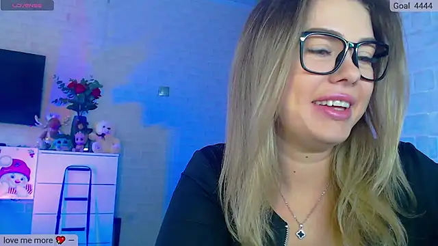 SuchCute online show from March 10, 3:01 am