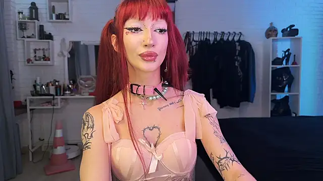 Snapshot of Marcellean chatting on November 6, 3:40 am Marcellean online show from November 6, 3:40 am