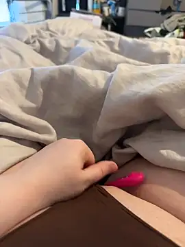 honeyyy24 online show from December 10, 12:05 pm