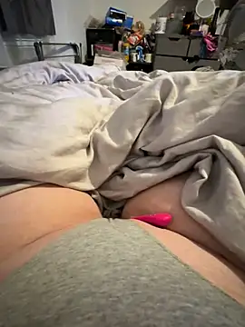 honeyyy24 online show from December 10, 7:32 pm