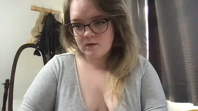 honeyyy24 online show from September 25, 8:40 am