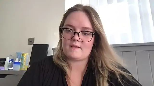 honeyyy24 online show from July 13, 4:21 pm
