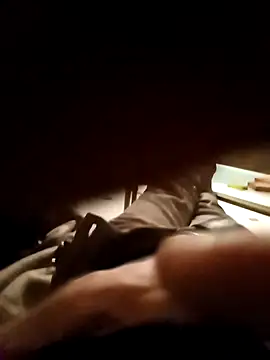 Snapshot of rush6983 chatting on February 1, 11:37 pm rush6983 online show from February 1, 11:37 pm