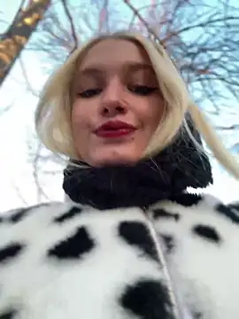 Snapshot of Milkyy_wway chatting on December 4, 7:39 am Milkyy wway online show from December 4, 7:39 am