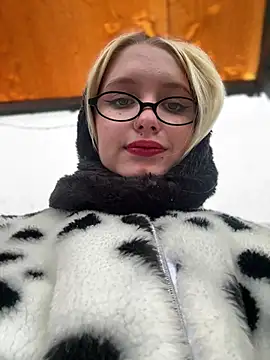 Snapshot of Milkyy_wway chatting on December 7, 10:45 am Milkyy wway online show from December 7, 10:45 am