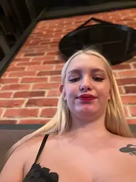 Snapshot of Milkyy_wway chatting on January 30, 10:40 am Milkyy wway online show from January 30, 10:40 am