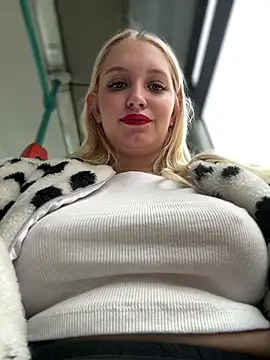 Snapshot of Milkyy_wway chatting on January 31, 10:31 am Milkyy wway online show from January 31, 10:31 am