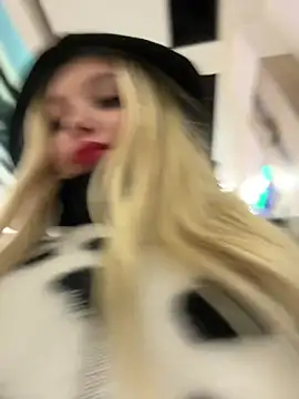 Snapshot of Milkyy_wway chatting on February 9, 10:31 am Milkyy wway online show from February 9, 10:31 am