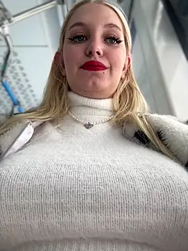 Snapshot of Milkyy_wway chatting on February 12, 8:06 am Milkyy wway online show from February 12, 8:06 am