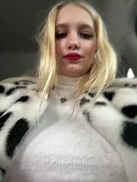 Snapshot of Milkyy_wway chatting on February 13, 11:06 am Milkyy wway online show from February 13, 11:06 am