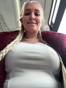 Snapshot of Milkyy_wway chatting on February 22, 7:56 am Milkyy wway online show from February 22, 7:56 am