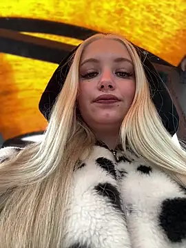 Snapshot of Milkyy_wway chatting on March 1, 7:41 am Milkyy wway online show from March 1, 7:41 am