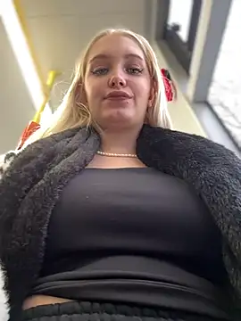 Snapshot of Milkyy_wway chatting on March 2, 10:56 am Milkyy wway online show from March 2, 10:56 am