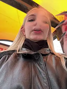 Snapshot of Milkyy_wway chatting on March 12, 7:46 am Milkyy wway online show from March 12, 7:46 am