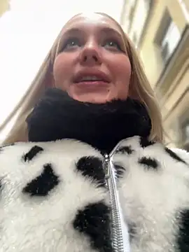 Snapshot of Milkyy_wway chatting on March 14, 8:53 am Milkyy wway online show from March 14, 8:53 am