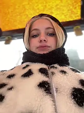 Snapshot of Milkyy_wway chatting on March 16, 7:37 am Milkyy wway online show from March 16, 7:37 am