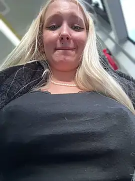 Snapshot of Milkyy_wway chatting on March 16, 1:49 pm Milkyy wway online show from March 16, 1:49 pm