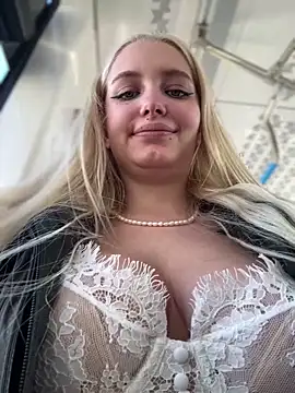 Snapshot of Milkyy_wway chatting on March 19, 10:55 am Milkyy wway online show from March 19, 10:55 am