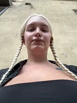 Snapshot of Milkyy_wway chatting on September 10, 7:08 am Milkyy wway online show from September 10, 7:08 am