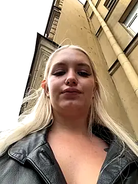 Snapshot of Milkyy_wway chatting on September 15, 7:19 am Milkyy wway online show from September 15, 7:19 am