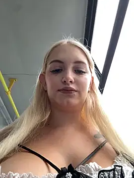 Snapshot of Milkyy_wway chatting on September 21, 7:32 am Milkyy wway online show from September 21, 7:32 am