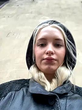 Snapshot of Milkyy_wway chatting on October 11, 6:12 am Milkyy wway online show from October 11, 6:12 am