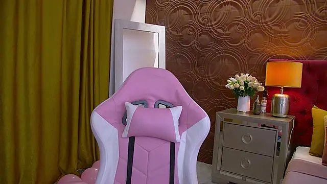 IrisMonn online show from December 17, 5:40 am