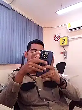 Snapshot of EnriquePersian197 chatting on January 23, 6:03 pm EnriquePersian197 online show from January 23, 6:03 pm