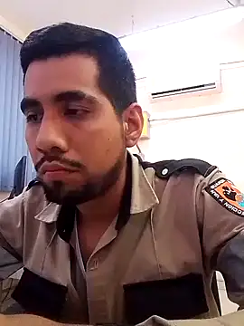 Snapshot of EnriquePersian197 chatting on February 6, 9:28 pm EnriquePersian197 online show from February 6, 9:28 pm