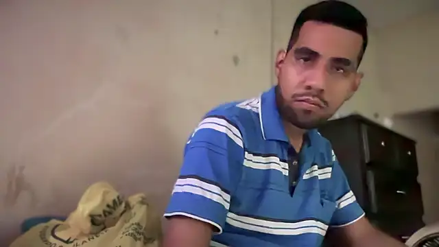 Snapshot of EnriquePersian197 chatting on February 11, 9:14 pm EnriquePersian197 online show from February 11, 9:14 pm