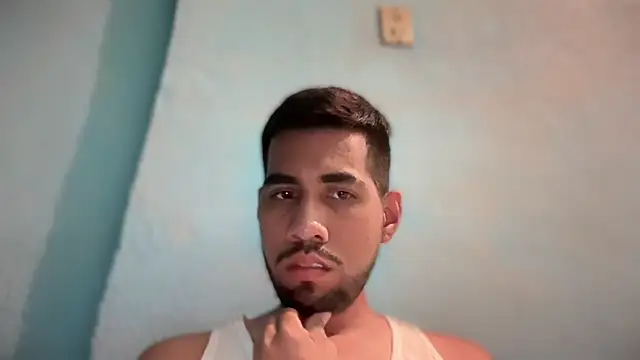 Snapshot of EnriquePersian197 chatting on February 19, 11:46 pm EnriquePersian197 online show from February 19, 11:46 pm