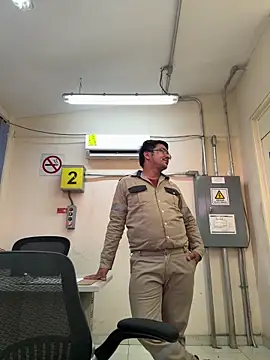 Snapshot of EnriquePersian197 chatting on March 8, 12:11 am EnriquePersian197 online show from March 8, 12:11 am