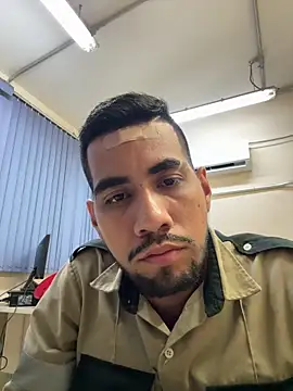 Snapshot of EnriquePersian197 chatting on March 8, 3:28 am EnriquePersian197 online show from March 8, 3:28 am