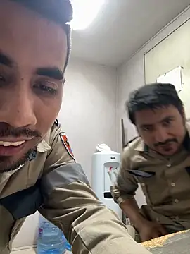 Snapshot of EnriquePersian197 chatting on March 12, 5:35 am EnriquePersian197 online show from March 12, 5:35 am