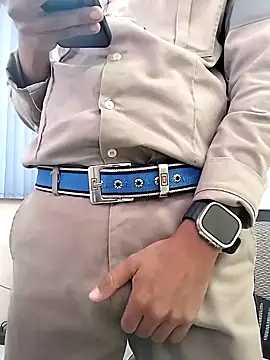 Snapshot of EnriquePersian197 chatting on October 2, 7:43 pm EnriquePersian197 online show from October 2, 7:43 pm