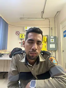 Snapshot of EnriquePersian197 chatting on November 26, 5:41 am EnriquePersian197 online show from November 26, 5:41 am