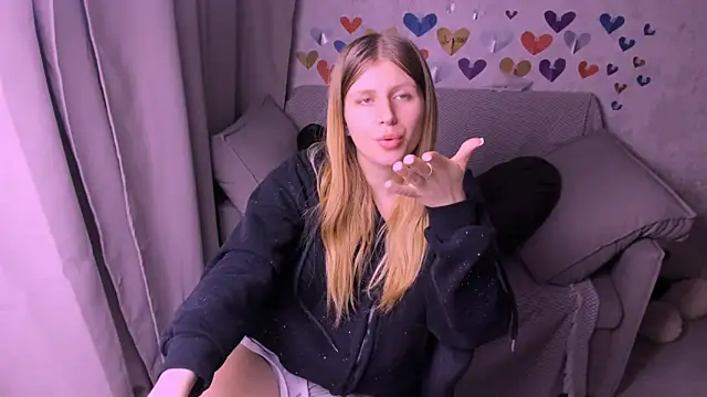 Snapshot of kirraa_ chatting on February 15, 7:39 pm kirraa online show from February 15, 7:39 pm