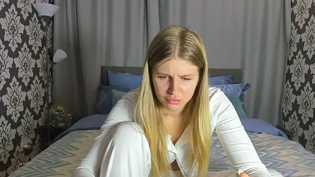 Snapshot of kirraa_ chatting on September 21, 5:36 pm kirraa online show from September 21, 5:36 pm