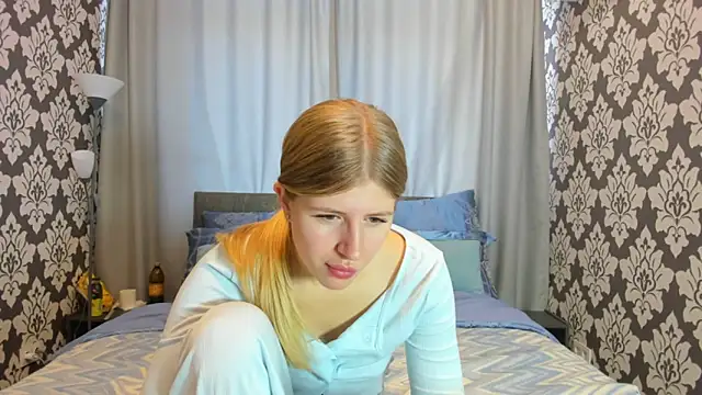 Snapshot of kirraa_ chatting on September 27, 12:10 pm kirraa online show from September 27, 12:10 pm