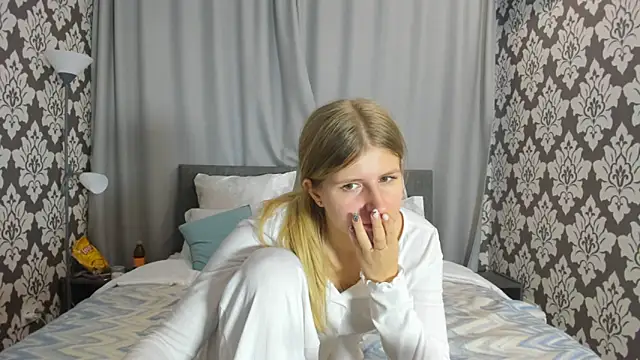 Snapshot of kirraa_ chatting on September 29, 1:38 pm kirraa online show from September 29, 1:38 pm