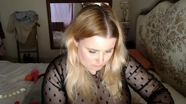Snapshot of JosieAndYou chatting on April 4, 2:03 pm JosieAndYou online show from April 4, 2:03 pm