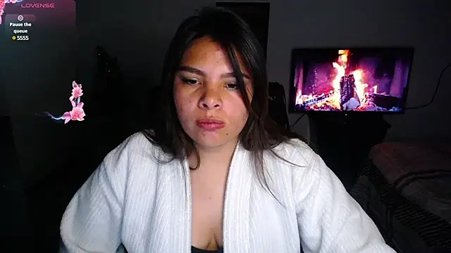 Snapshot of goddess_valXX chatting on December 13, 10:41 am goddess valXX online show from December 13, 10:41 am