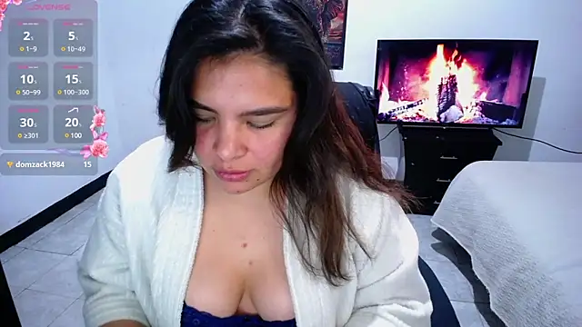 Snapshot of goddess_valXX chatting on January 14, 7:43 pm goddess valXX online show from January 14, 7:43 pm