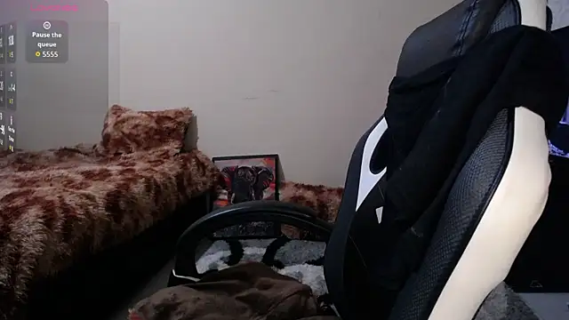 Snapshot of goddess_valXX chatting on September 17, 10:17 am goddess valXX online show from September 17, 10:17 am