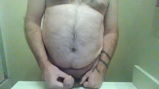 Snapshot of WatchinU82 chatting on October 10, 4:55 am WatchinU82 online show from October 10, 4:55 am