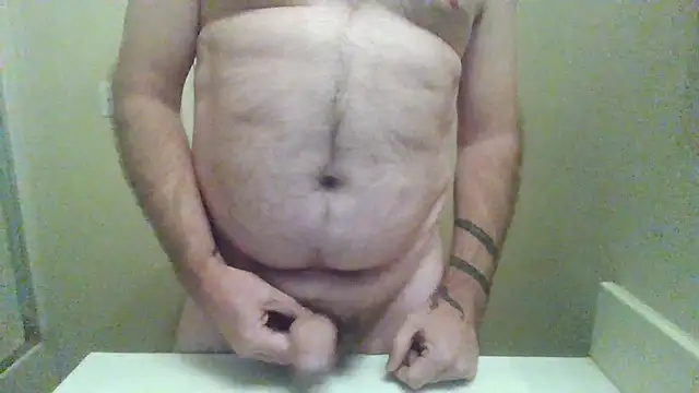 Snapshot of WatchinU82 chatting on October 17, 5:32 am WatchinU82 online show from October 17, 5:32 am